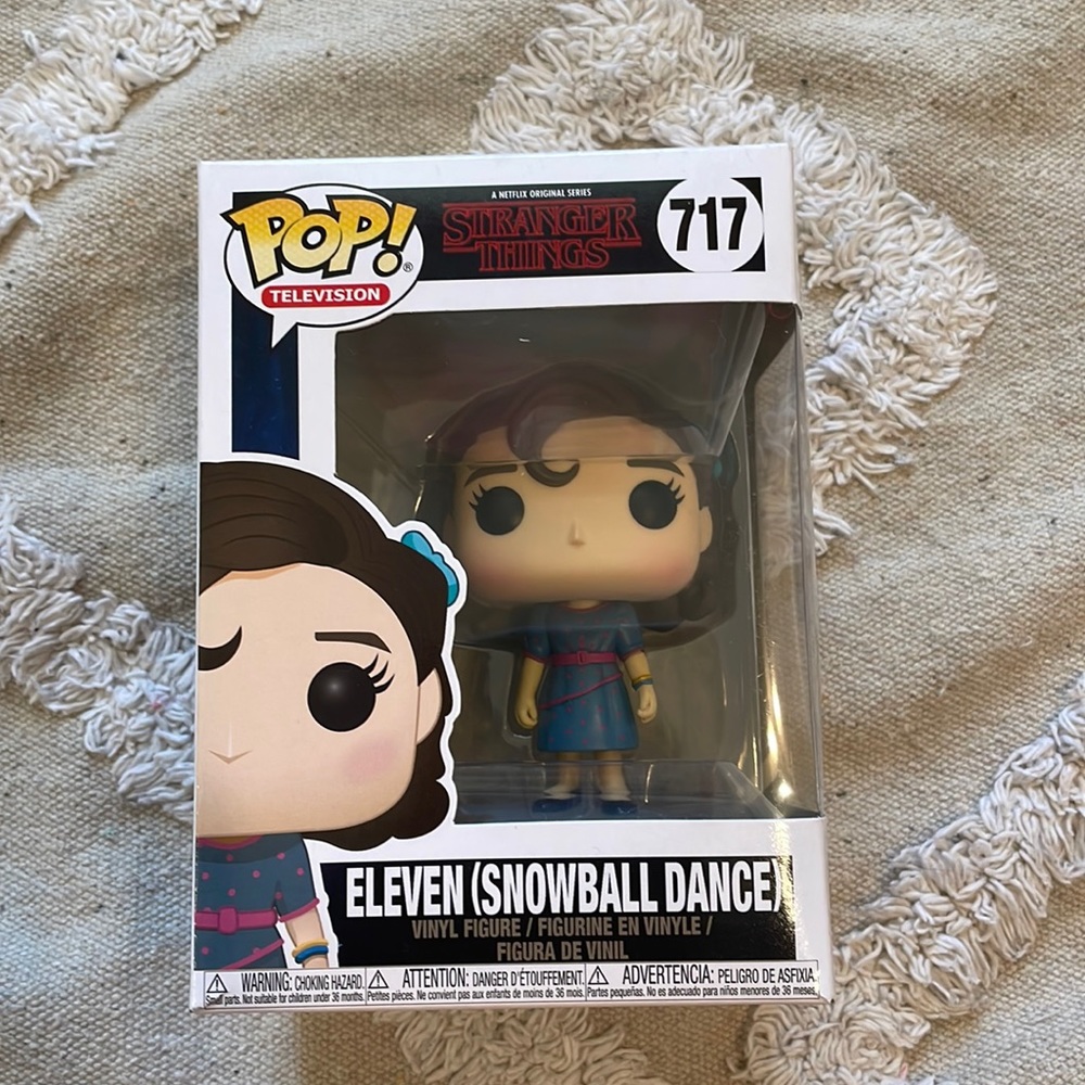 ELEVEN SNOWBALL DANCE FUNKO POP STRANGER THINGS!💕